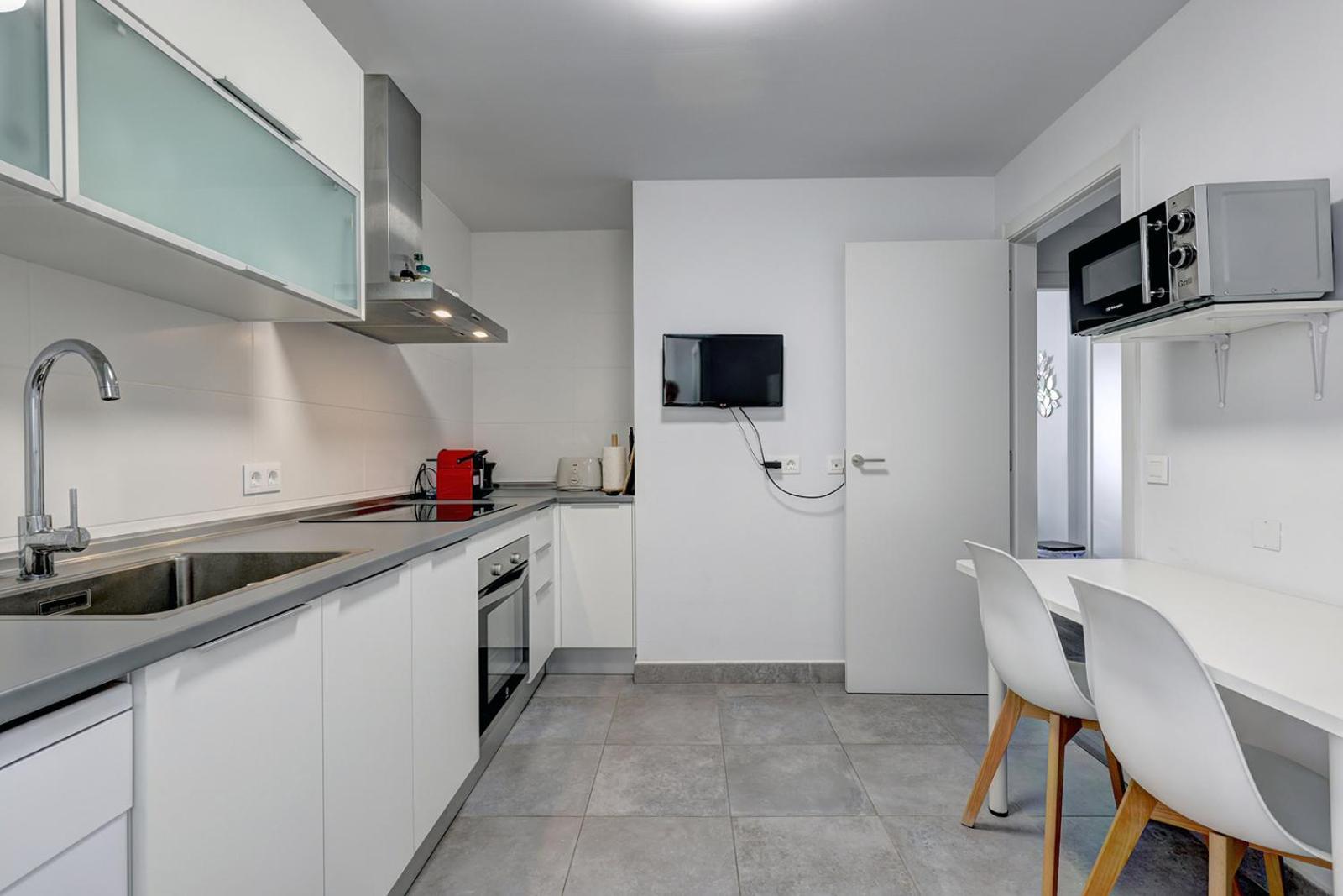 Terrace, Parking & Pool Apartamento Estepona